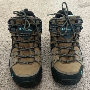 Columbia Women's Tan and Black Hiking Boots